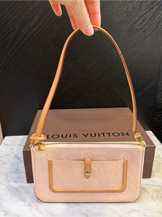 Louis Vuitton Handbags - LOUIS VUITTON Marshmallow Monogram Vernis Mallory Square Bag